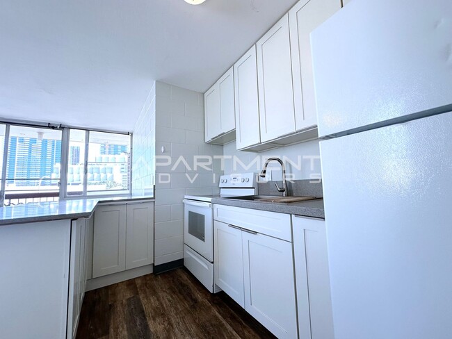 Building Photo - 816 Birch St