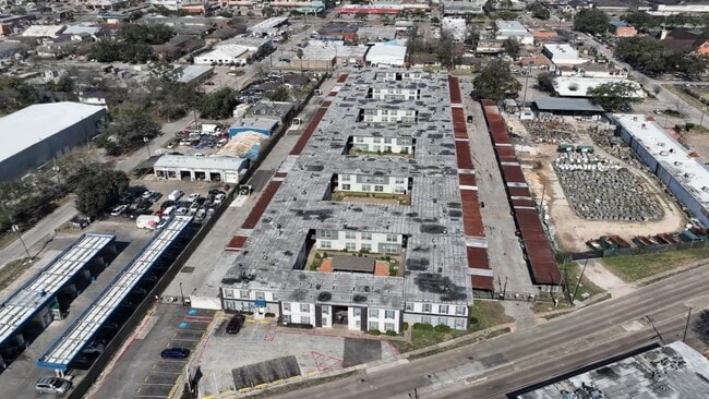  - The Atrium At 5606