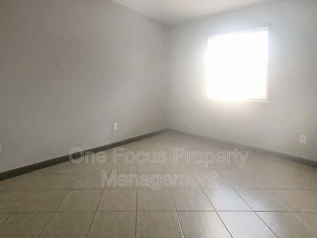 Foto del edificio - 415 E Church St