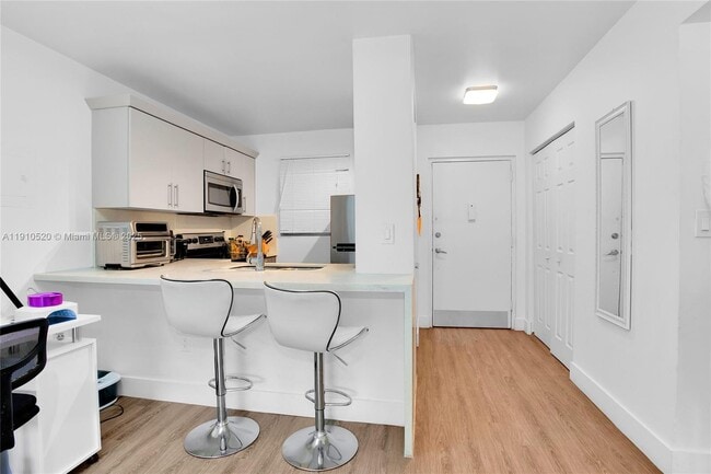 Foto del edificio - 6200 W Flagler St