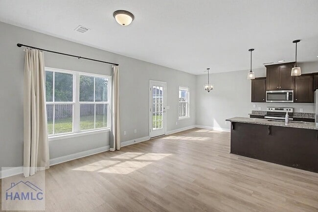 Building Photo - 547 Fairview Cir