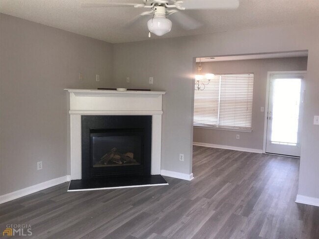 Building Photo - 373 Coral Cir