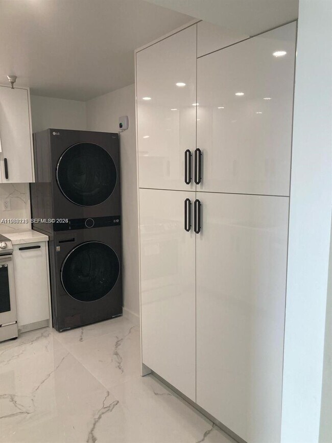 Building Photo - 290 174th St St