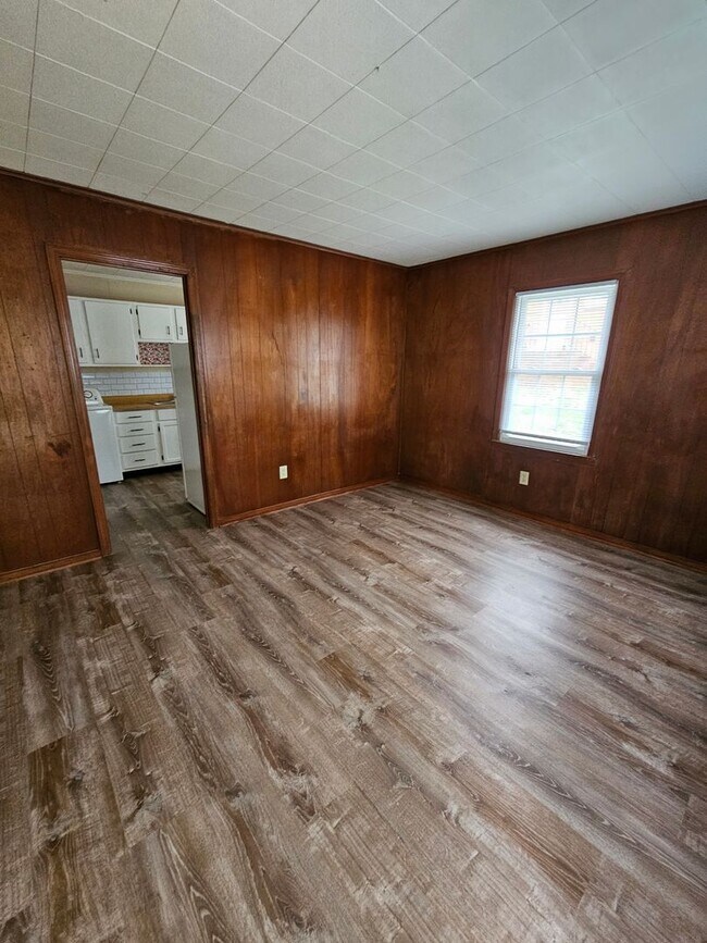 Building Photo - 1 BR Duplex in High Point