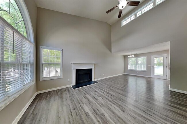 Foto del edificio - 100 Rosemont Ct