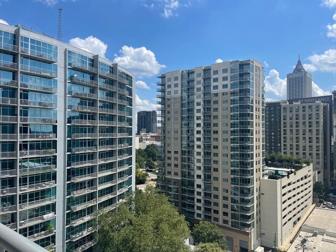 Foto principal - Gorgeous Condo @ Midtown Plaza 1B/1B In Am...