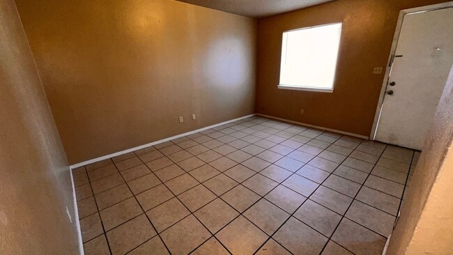 Foto del edificio - 1400 S Espina St