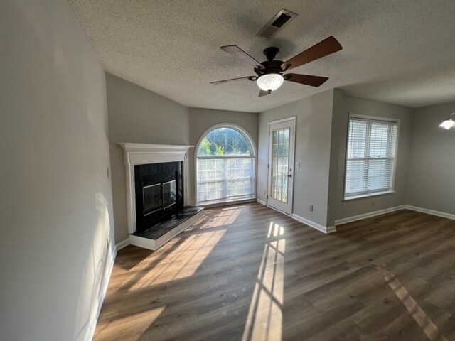 Foto del edificio - 3614 Morris Farm Dr