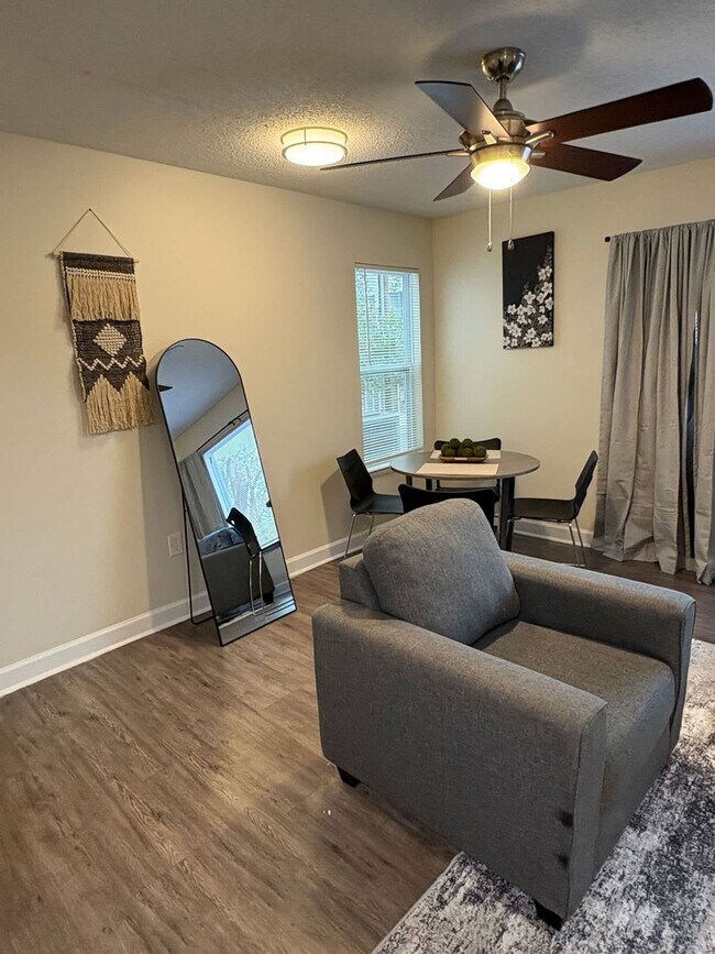 Building Photo - 800 Alexander Rd