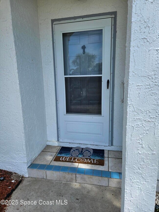 Foto del edificio - 136 Beach Park Ln