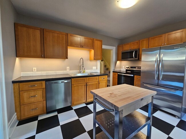 Building Photo - 4 Bedroom, 2 Bath Historical Home