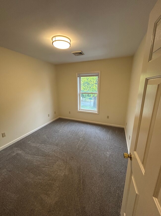 Building Photo - Maple Tree Apartments