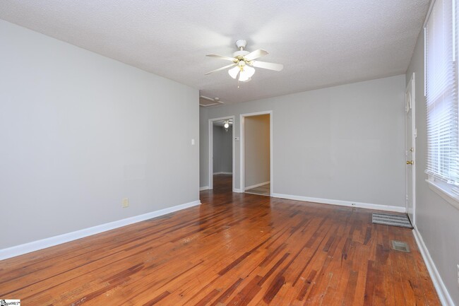 Building Photo - 240 Appian Dr