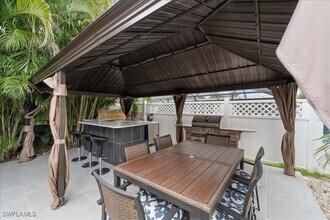 Building Photo - 2123 Holiday Ln