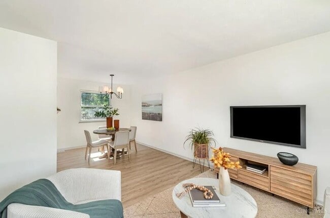 Foto del edificio - 6055 Tridale Ct