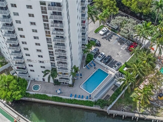 Foto del edificio - 1688 West Dr