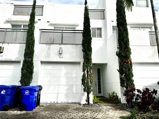 Foto del edificio - 814 NE 19th Ave