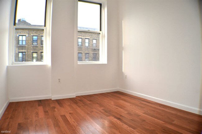 Building Photo - 3018 Broadway