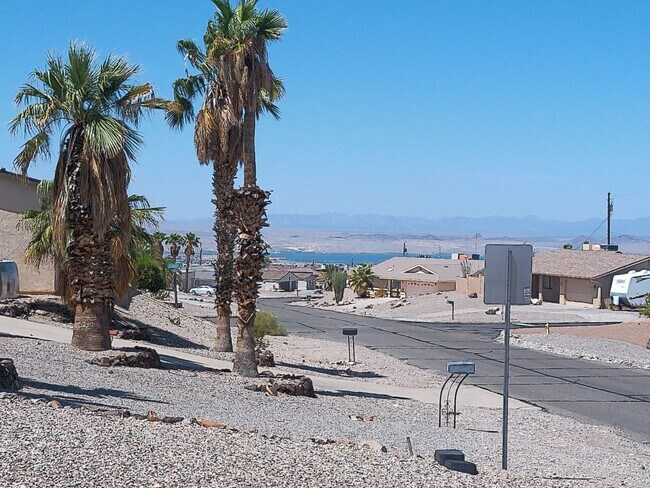 Foto del edificio - Seasonal  available Sept 1, 2025 to April 30,2026