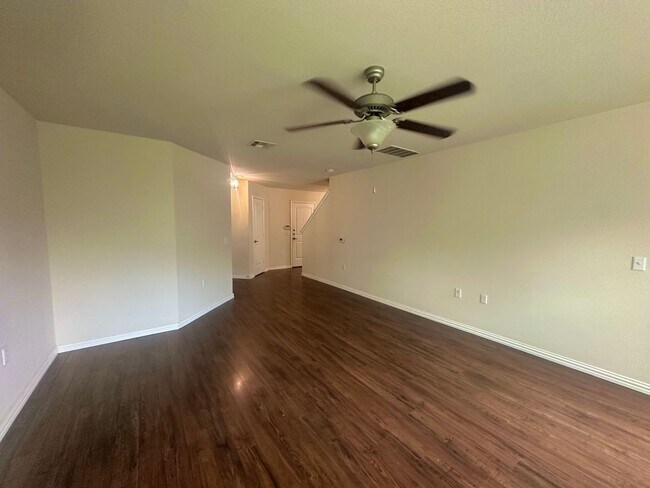 Building Photo - 3 Bed 2 Bath in Austin Tx