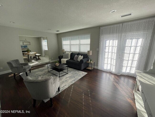 Foto del edificio - 3724 Montclair Dr