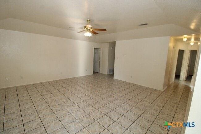 Foto del edificio - 1407 Saddle Dr