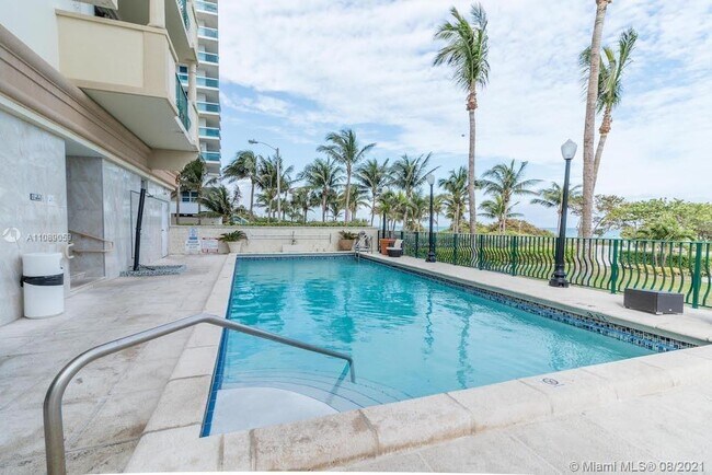 Foto del edificio - 9195 Collins Ave