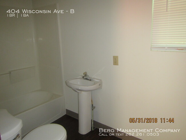 Building Photo - One Bedroom One Bath Private Entrance