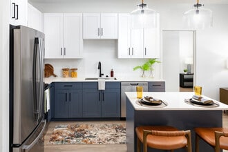 Building Photo - Marlowe Lake Manatee