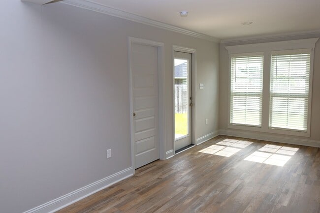 Building Photo - 2047 Mdw Cv Dr