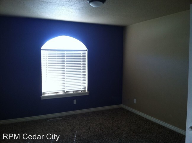 Building Photo - 2099 E Cedar Berry Ln