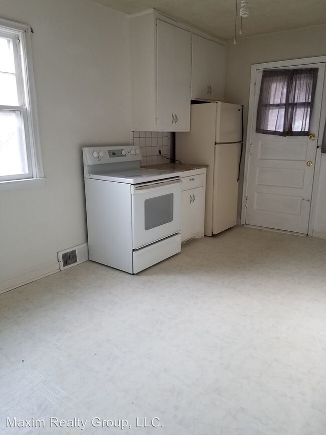 Building Photo - 116 N 32nd Ave