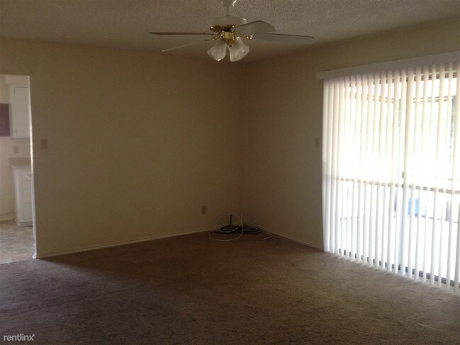 Building Photo - 207 Bluebird Cir