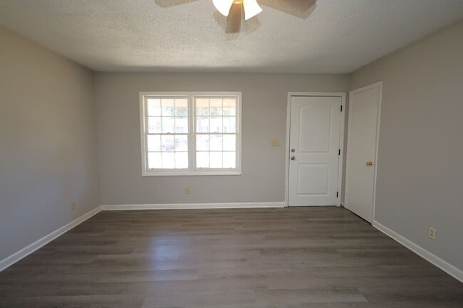 Foto del edificio - 612 Scott Dr