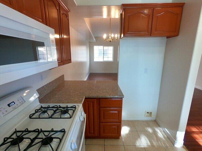 Foto del edificio - 8735 Cedros Ave