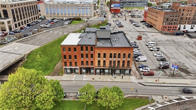 Building Photo - 136 Seneca St