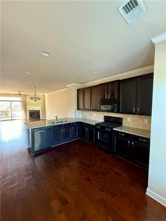 Foto del edificio - 4946 Rosalie Rd