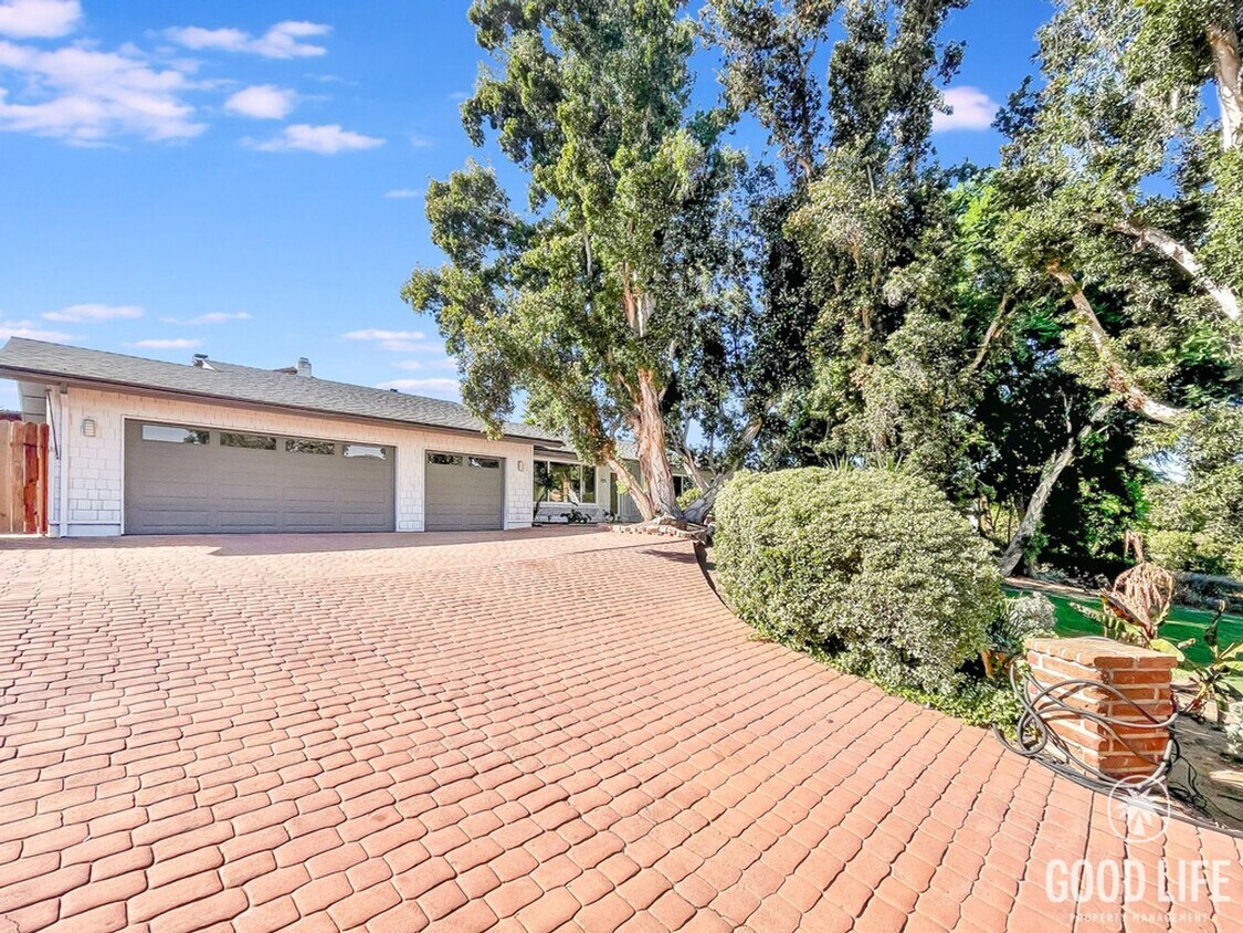 Primary Photo - Stunning 4B/2.5BA House in Escondido!