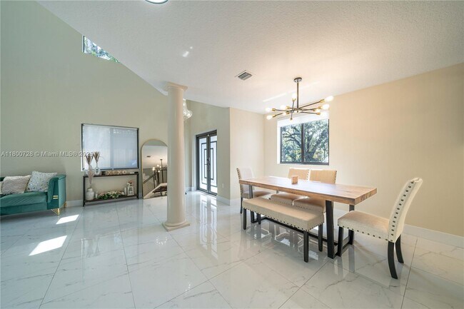 Foto del edificio - 1451 SW 11th Pl