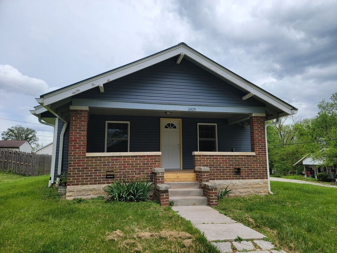 Foto principal - 3 Bedroom, 1 Bath, Section 8 Approved & Av...