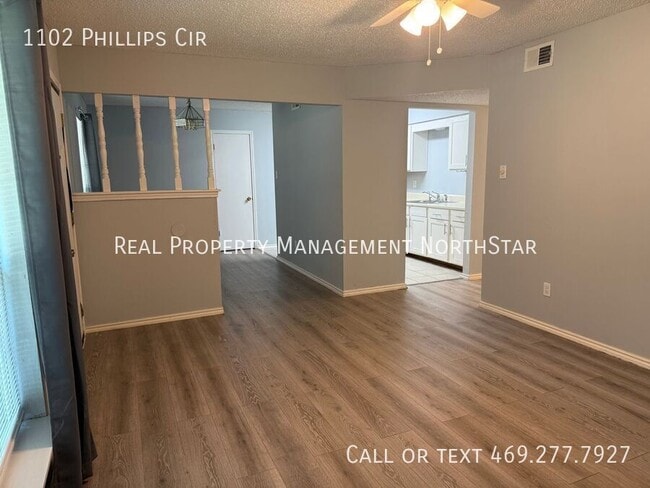 Foto del edificio - 1102 Phillips Cir