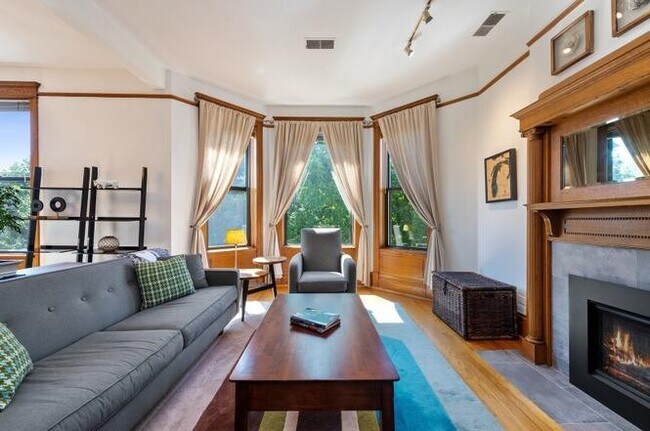 Foto del edificio - 4011 N Kenmore Ave