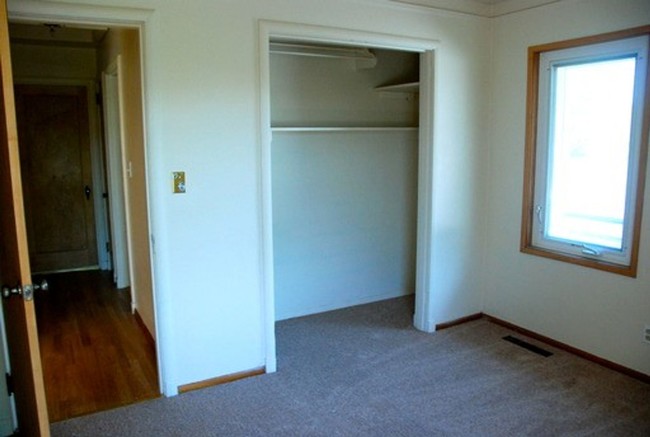 Building Photo - SEATTLE 4-Bedroom Home for RENT, Great Lay...