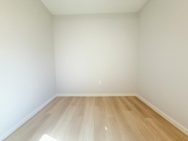Photo du bâtiment - 1.0 bedroom in Edmonton Alberta T5G 1G1