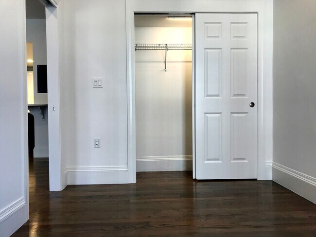 Building Photo - 503 Beacon St