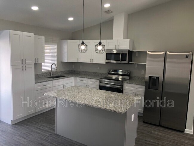 Building Photo - 8321 Matthew Dr