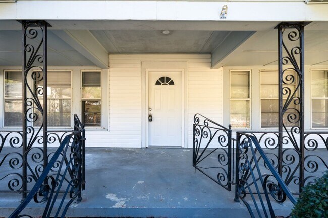 Foto del edificio - Charming Renovated 3-Bedroom Home in Dora!