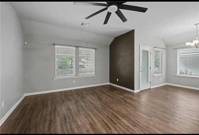 Foto del edificio - 23089 Mills Blvd