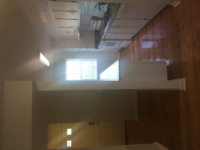 Building Photo - 203 Schultz St