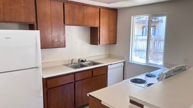 Foto del edificio - 2 Bedrooms in Pollock Pines Available May 1st